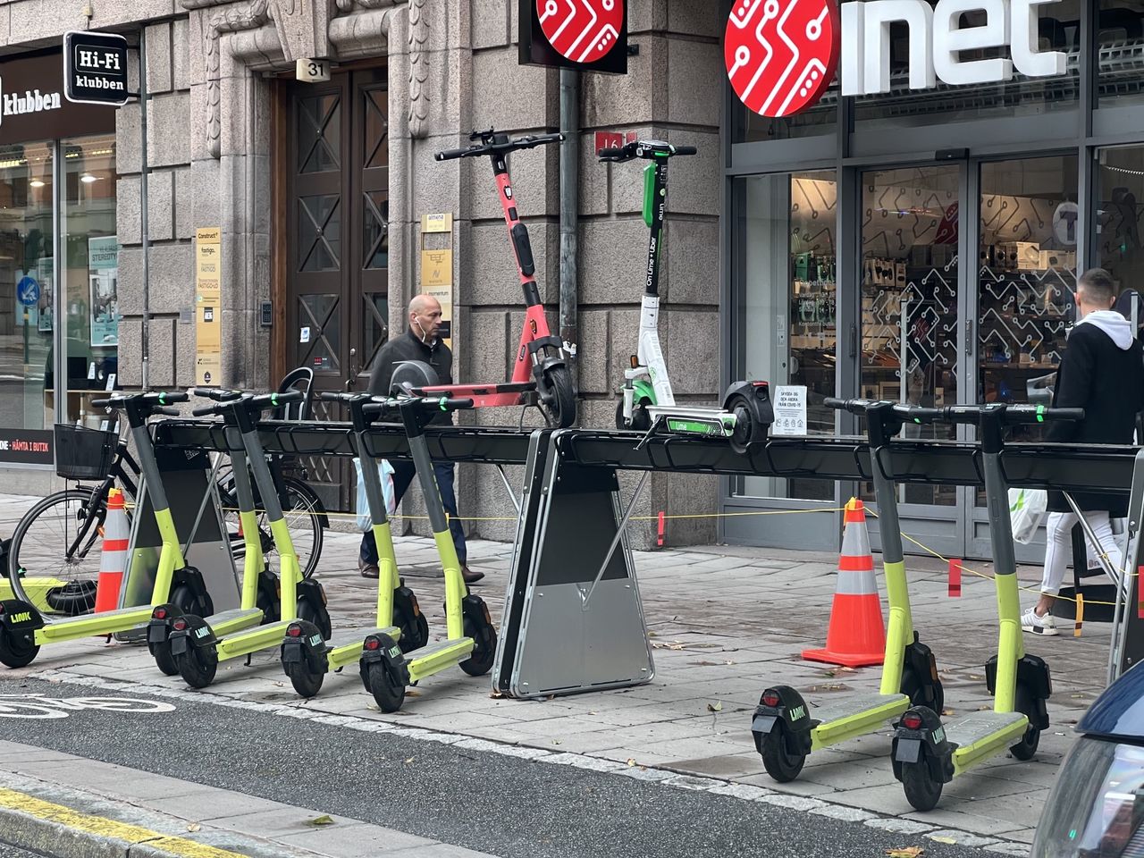 Varannan elsparkcykel försvinner från Stockholm