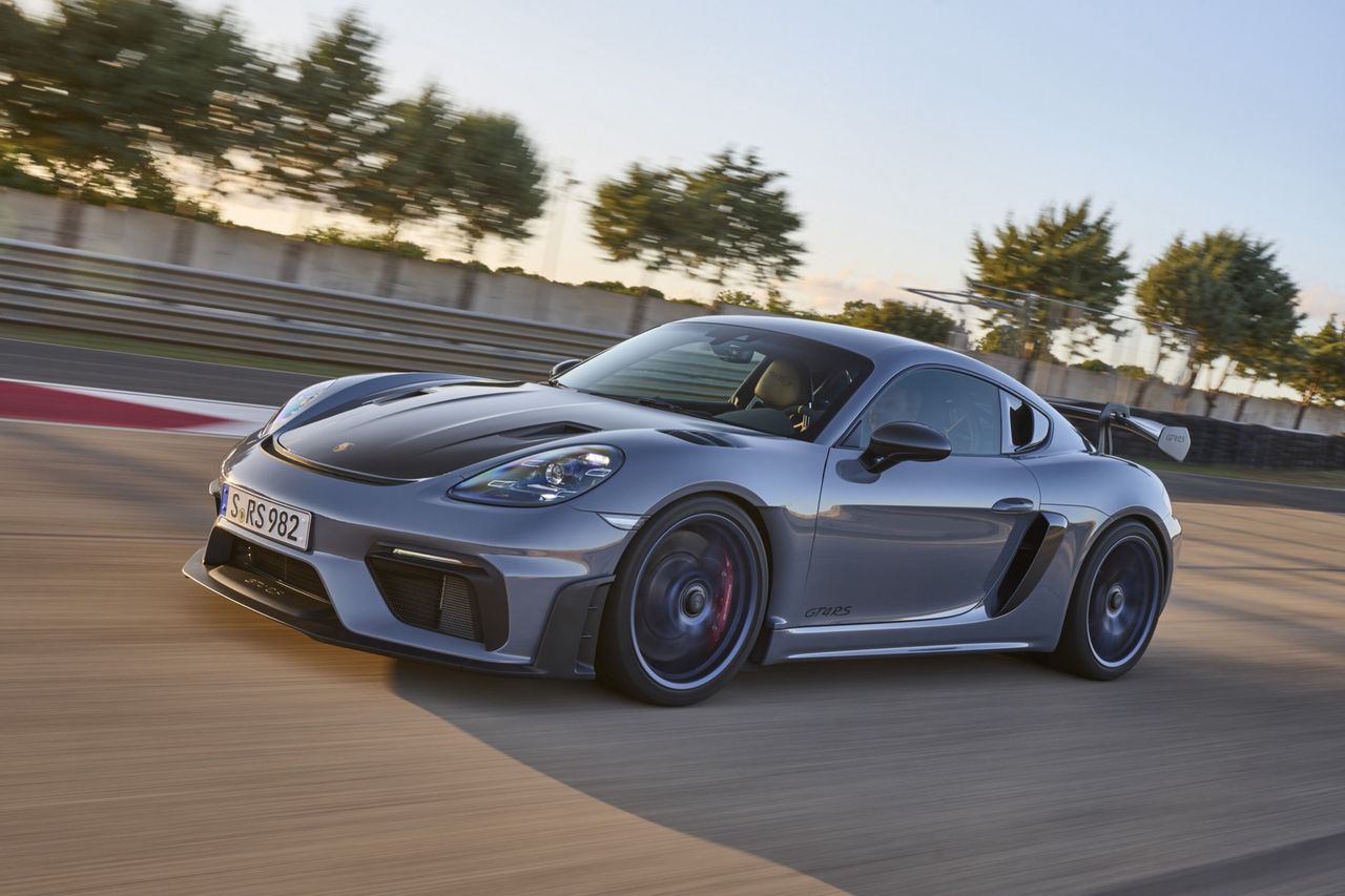 Nu är den äntligen här - Porsche 718 Cayman GT4 RS