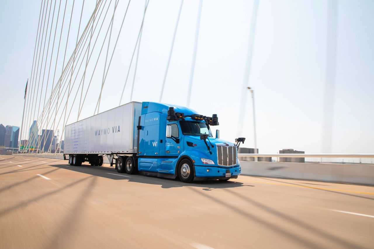 UPS testar leveranser med Waymos lastbilar