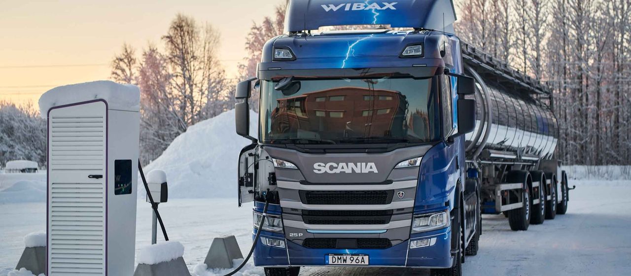 Scanias första helt eldrivna tunga lastbil nu i trafik i Sverige