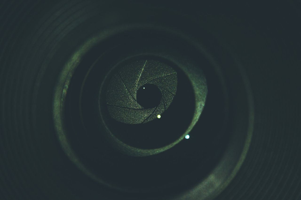 Nästa års iPhone verkar få hål för kameran i skärmen