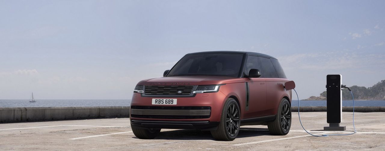 Nya Range Rover som laddhybrid ska klara 11,3 mil på el