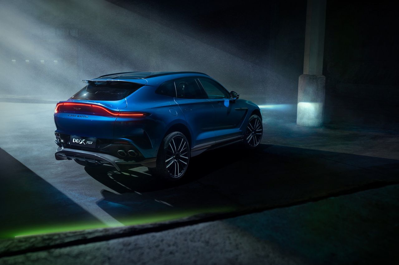 Nu är den här - Aston Martin DBX707