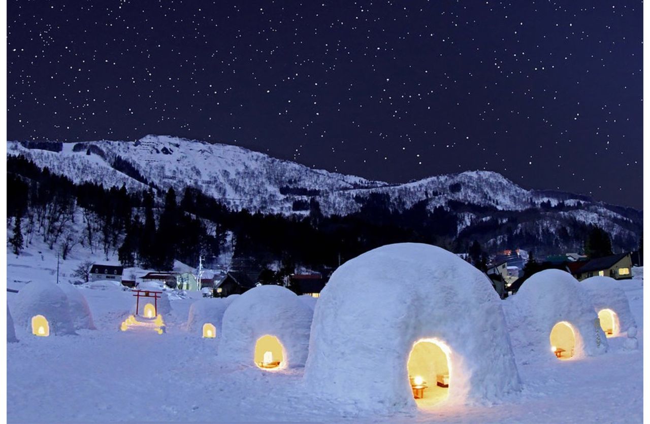 Japansk restaurang serverar mat i igloos
