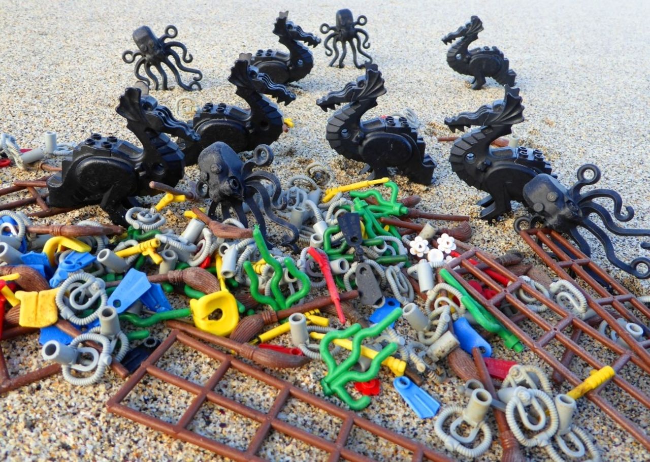 Legobitar fortsätter att flyta i land i Storbritannien