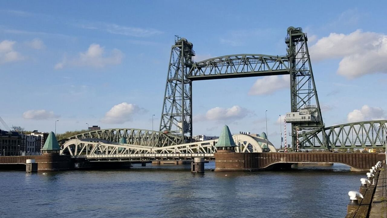 Över 4 000 vill kasta ruttna ägg på Jeff Bezos yacht