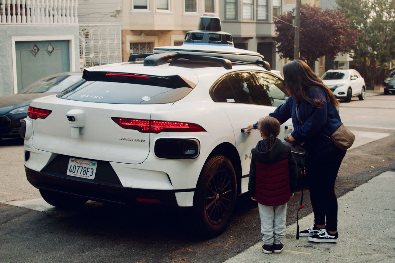 Waymo tillåts hålla vissa säkerhetsdetaljer hemliga