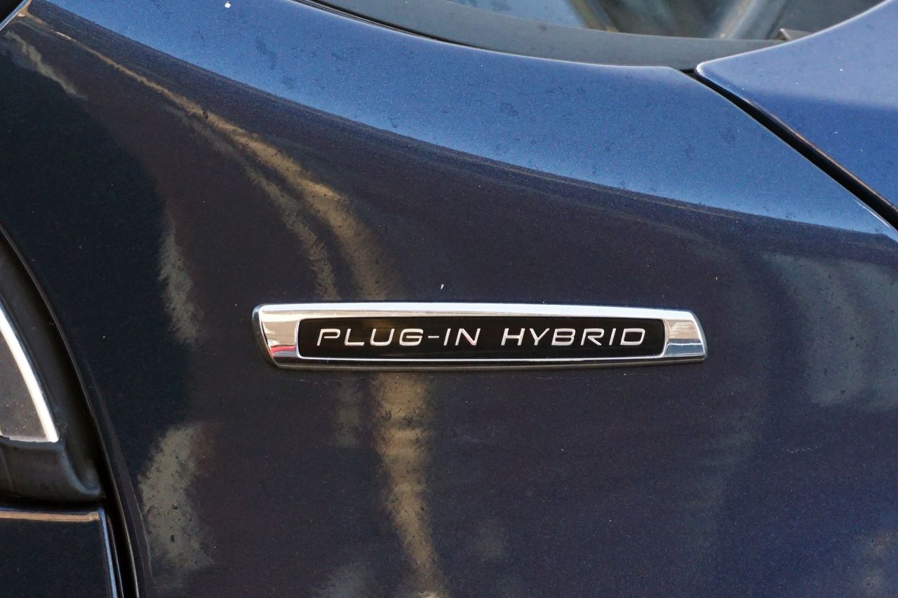 Bort med bonusen för laddhybrider