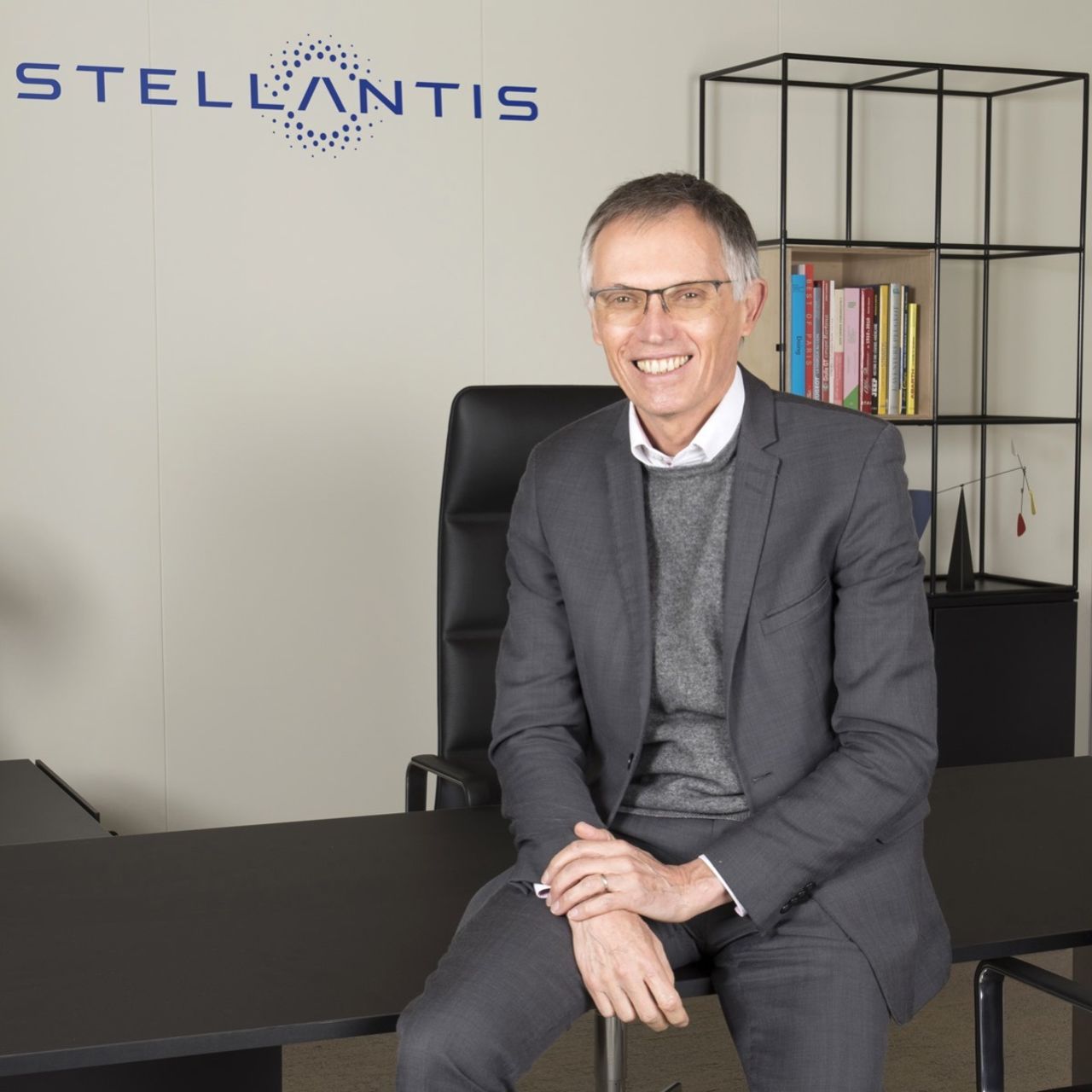 Stellantis vd oroar sig över att nya bilar är för dyra