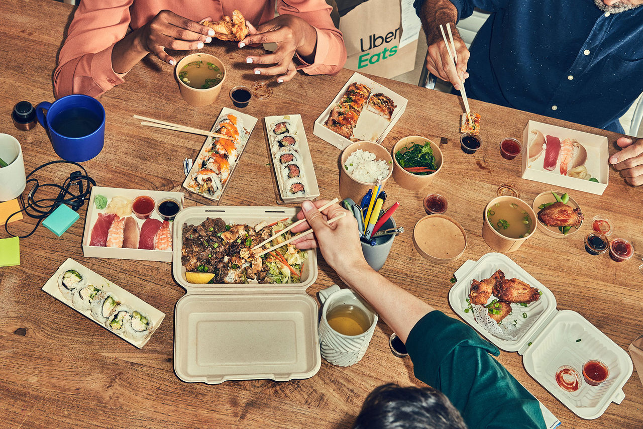 Nu kan du dela på notan i Uber eats