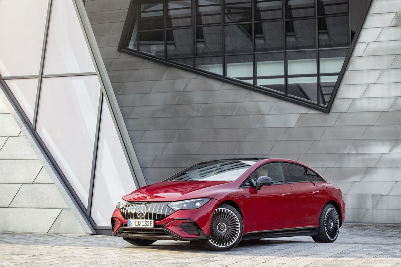 Mercedes EQE blir din för 759.900 kronor