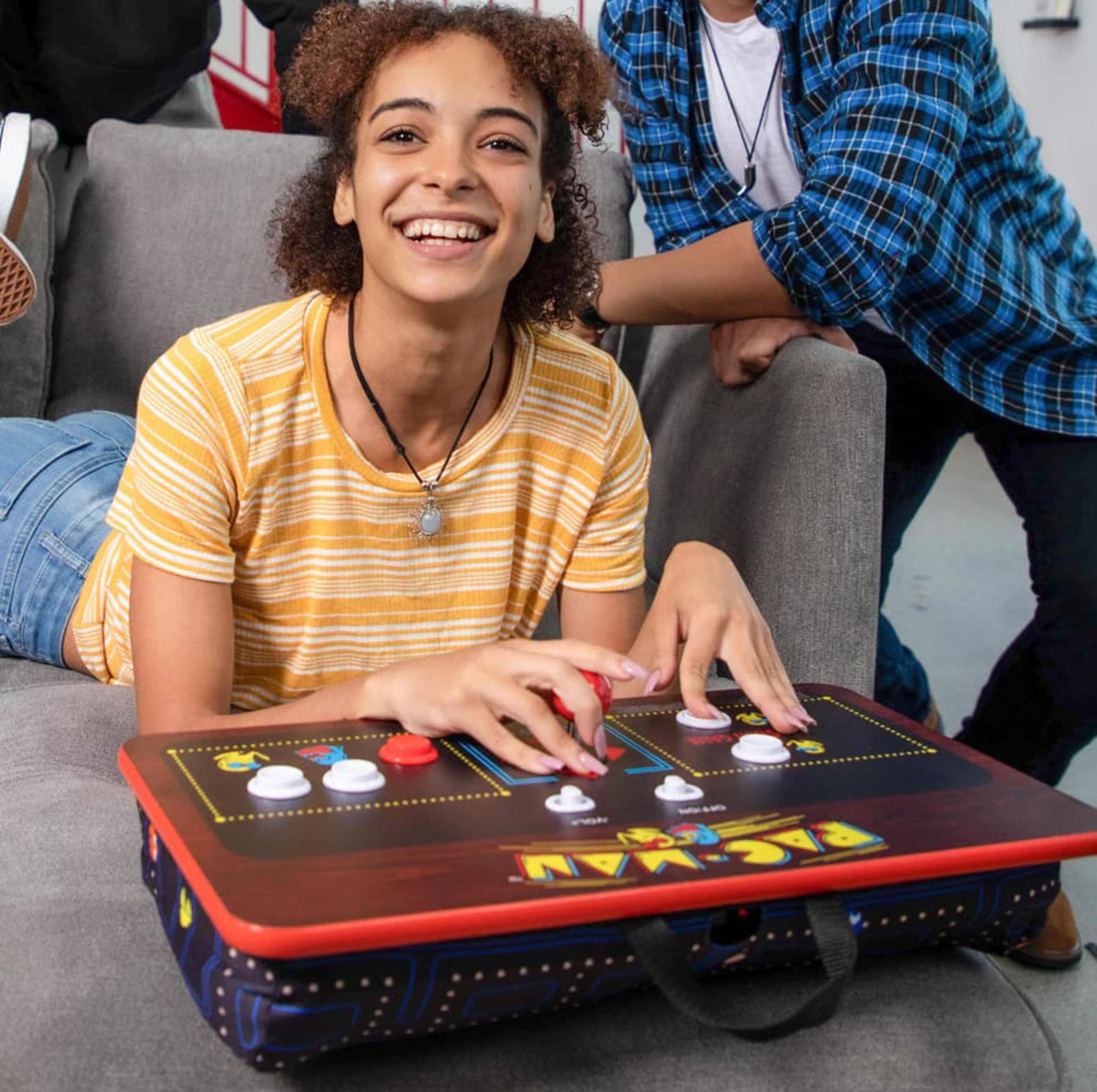 Pac-Man Couchcade är ett portabelt arkadspel
