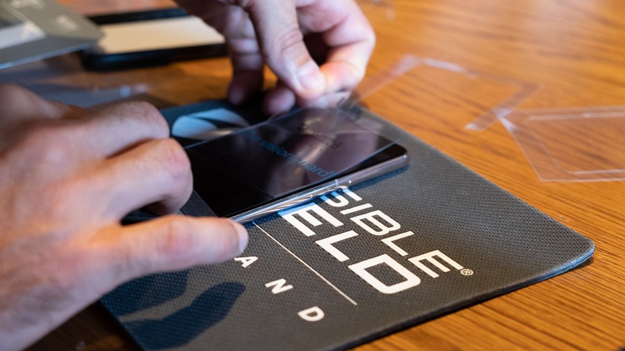 NetOnNet börjar skriva ut skärmskydd direkt i butik