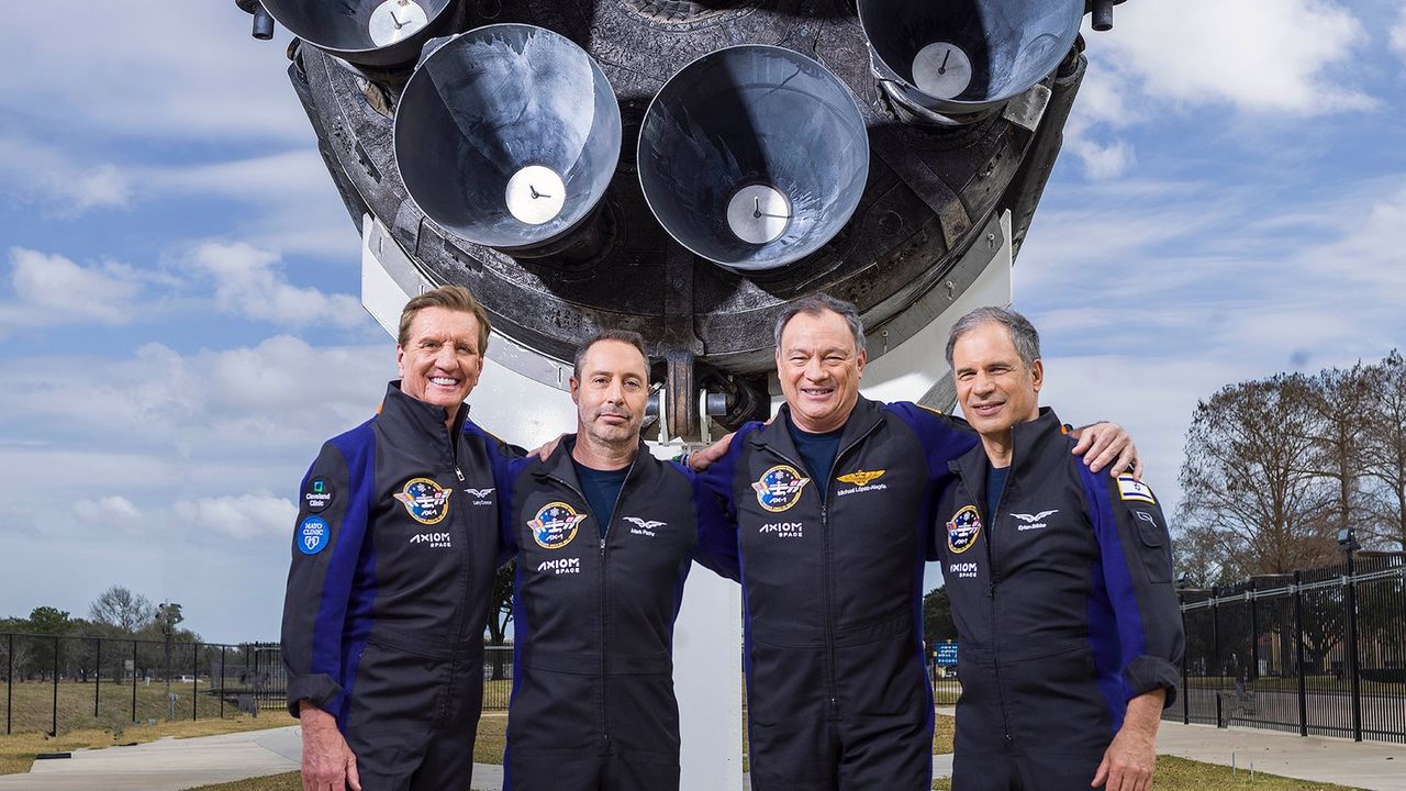 Kolla in när AX-1 drar till ISS