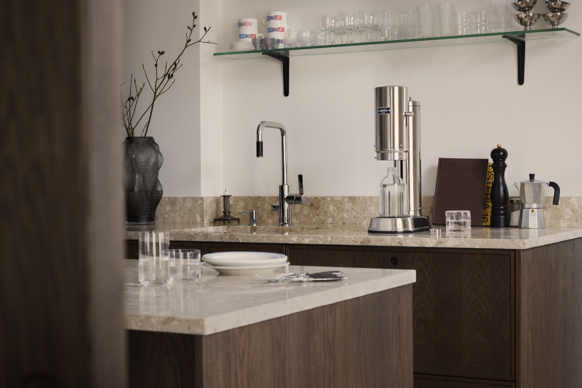 Aarke släpper ny kolsyremaskin med glasflaskor