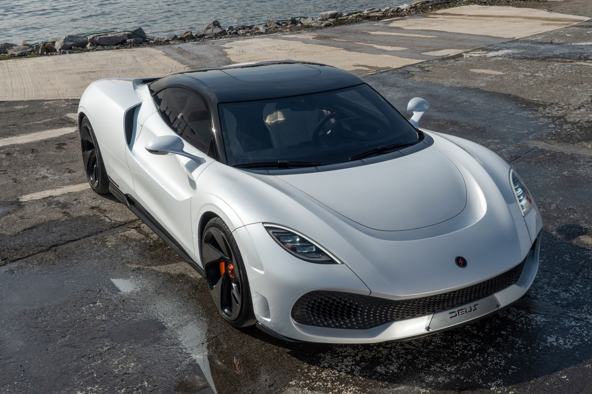 Deus visar nu upp den eldrivna superbilen Vayanne