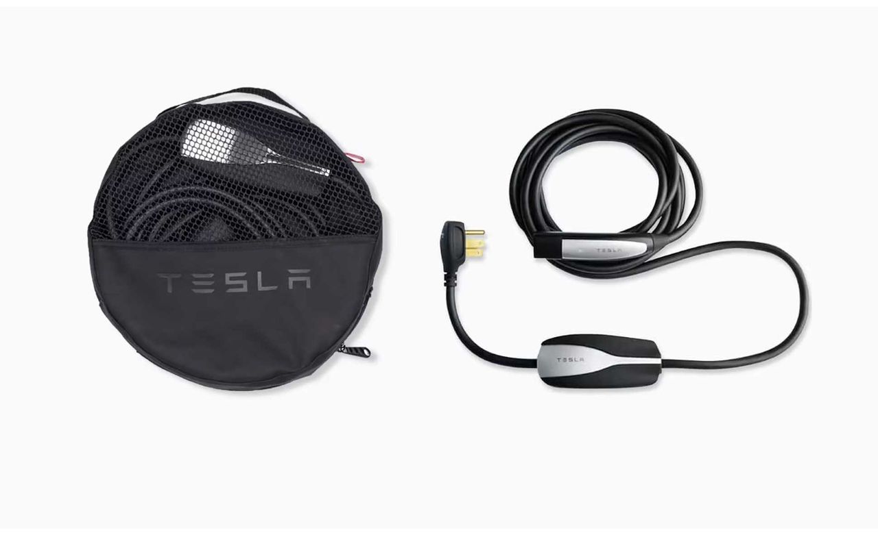 Tesla skickar inte med laddkabel längre