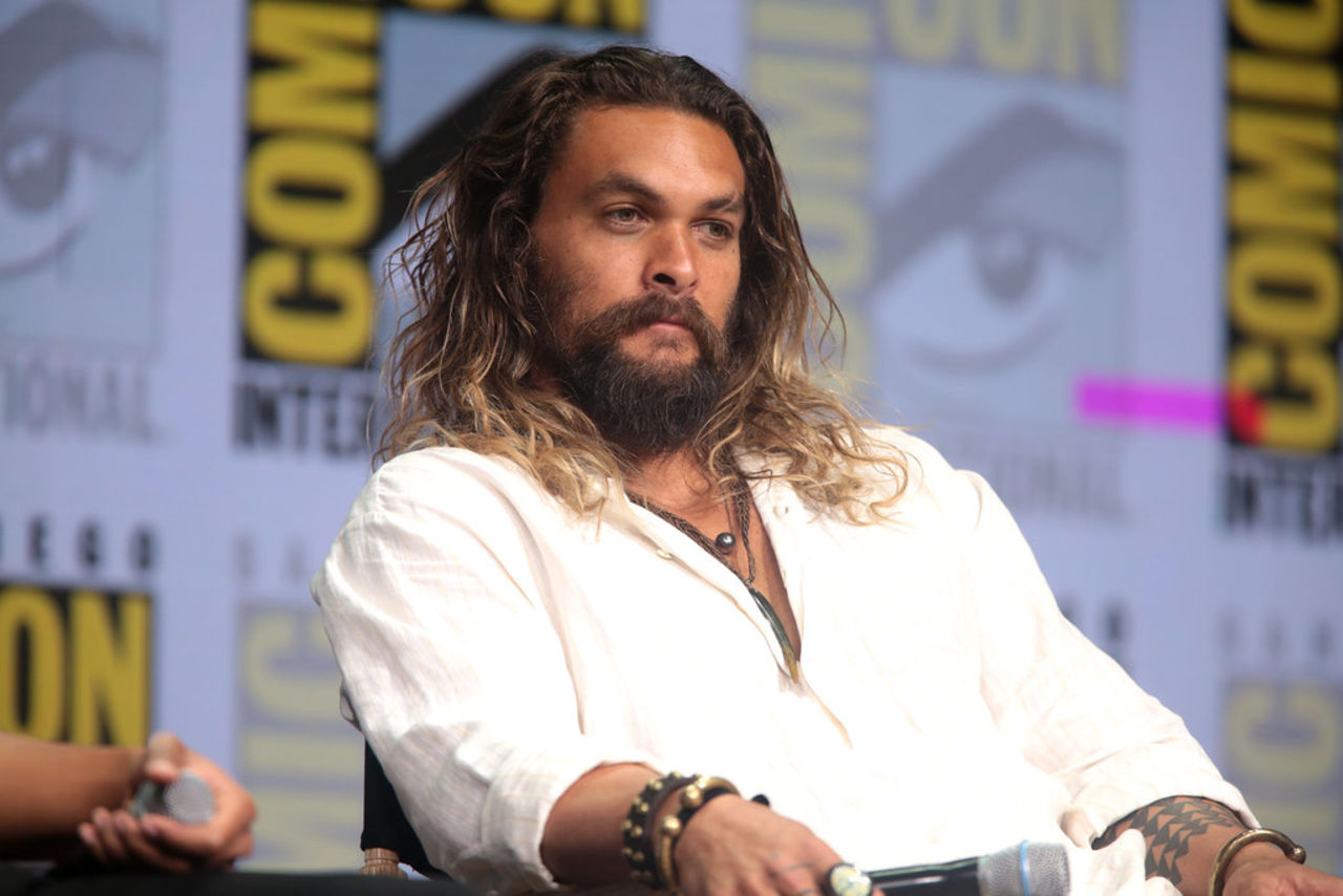 Jason Momoa hoppar på Minecraft-filmen