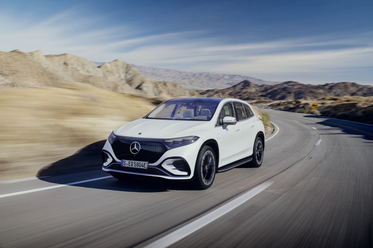 Mercedes presenterar EQS SUV