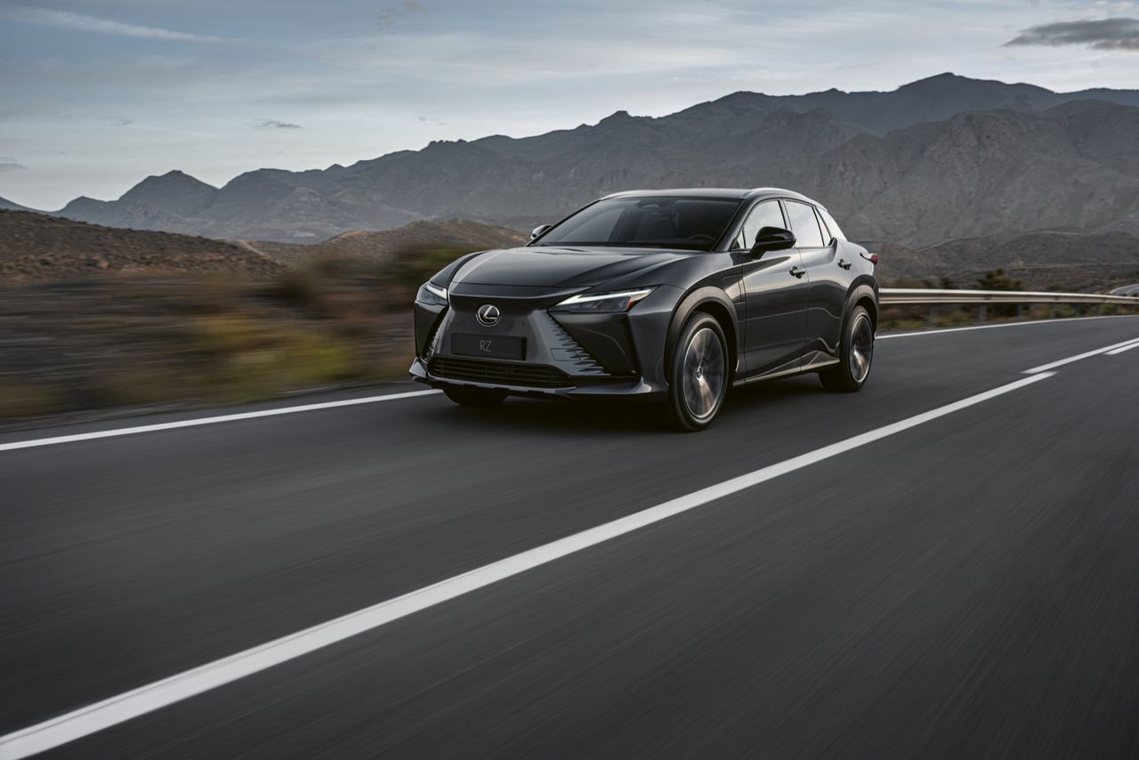 Lexus presenterar elbilen RZ 450e