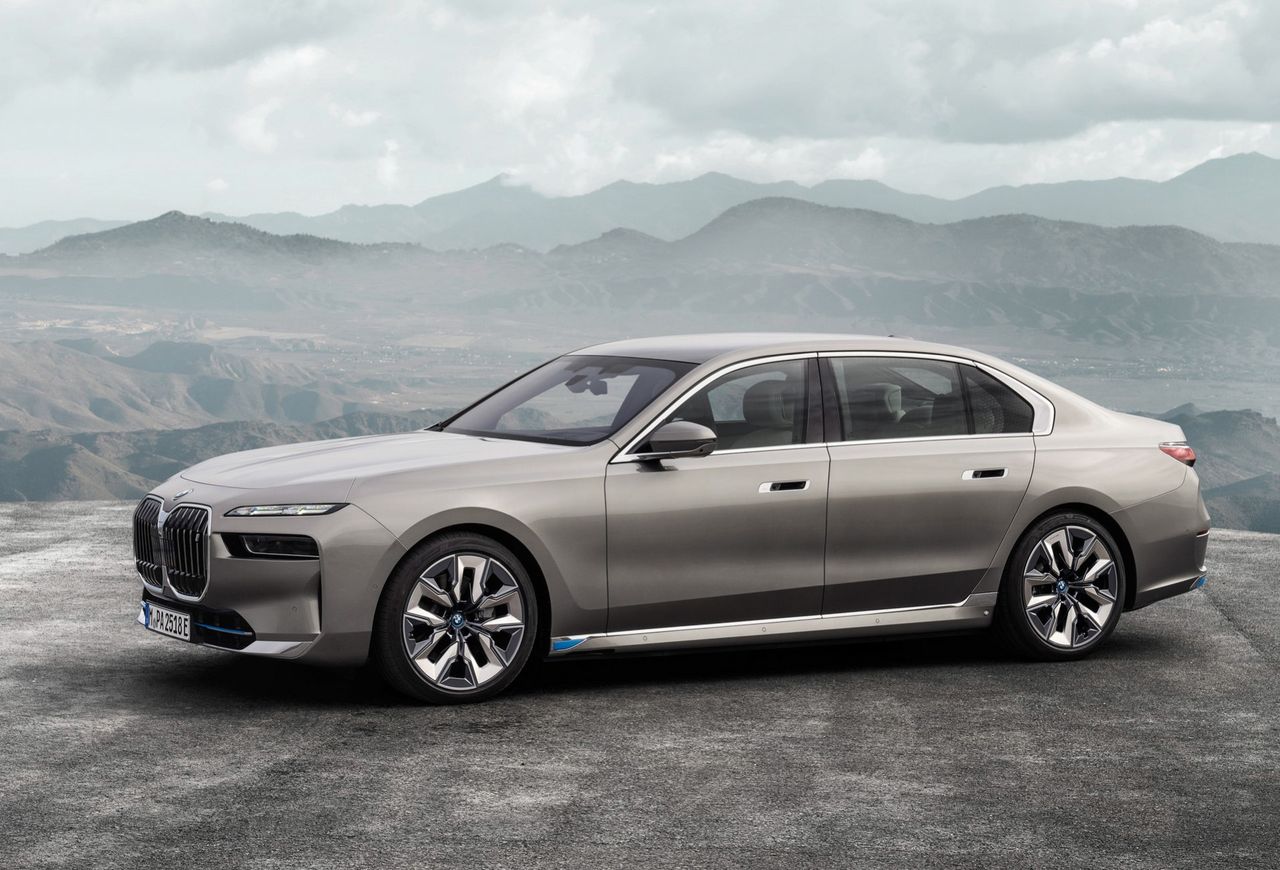Nu är den här - BMW i7