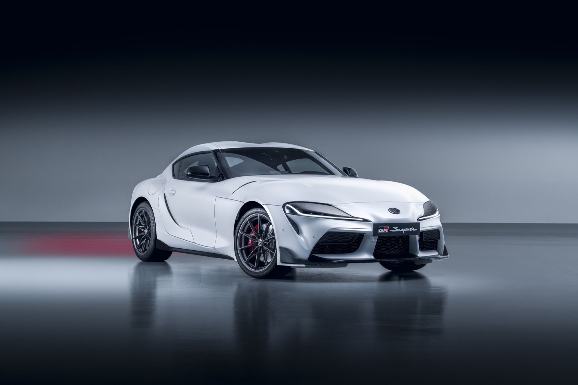 Nu är den här - nya Toyota GR Supra med manuell låda