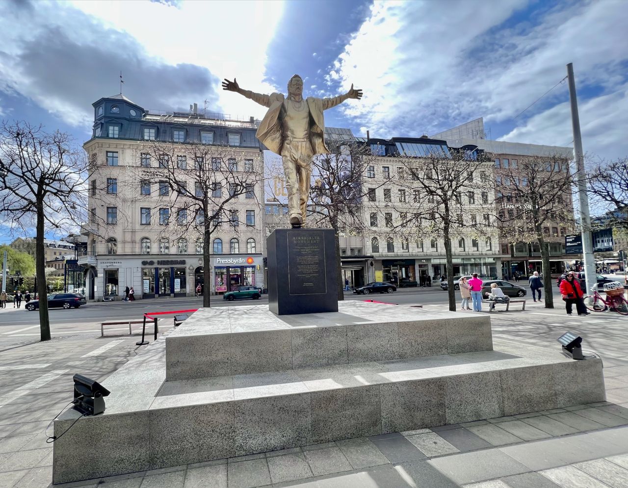 Clark Olofsson har fått sig en staty