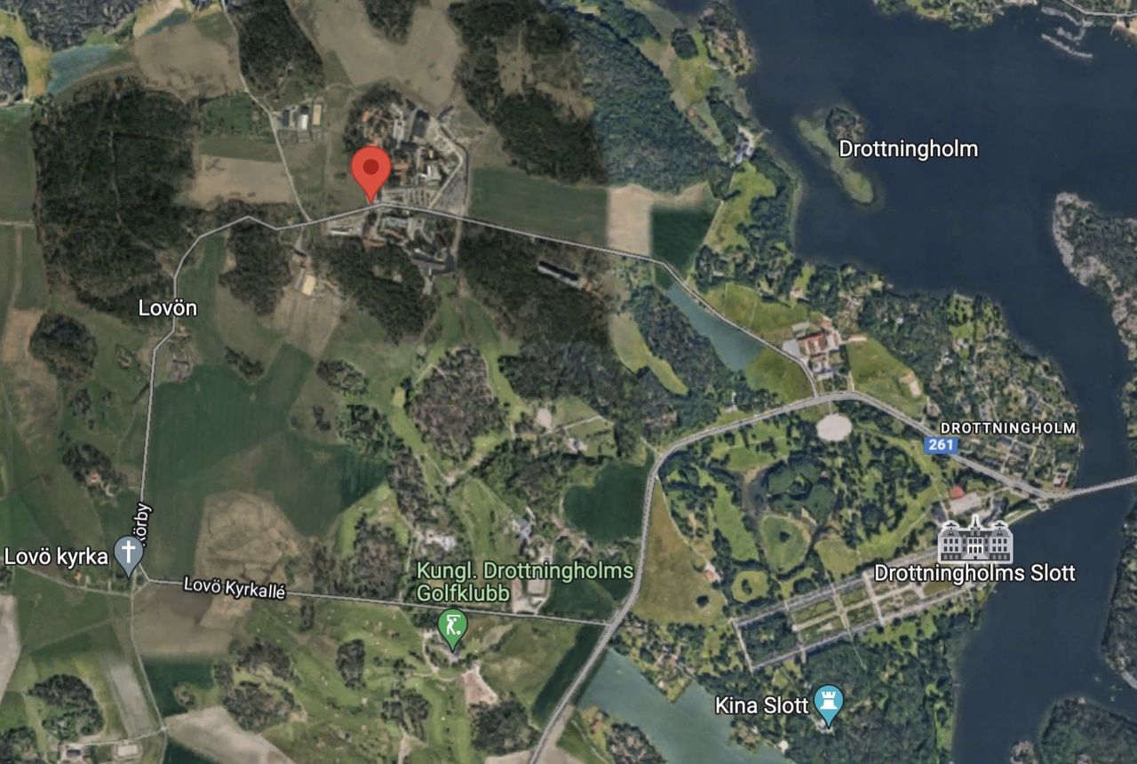 Kvinna i Google Maps-bil gripen utanför FRA