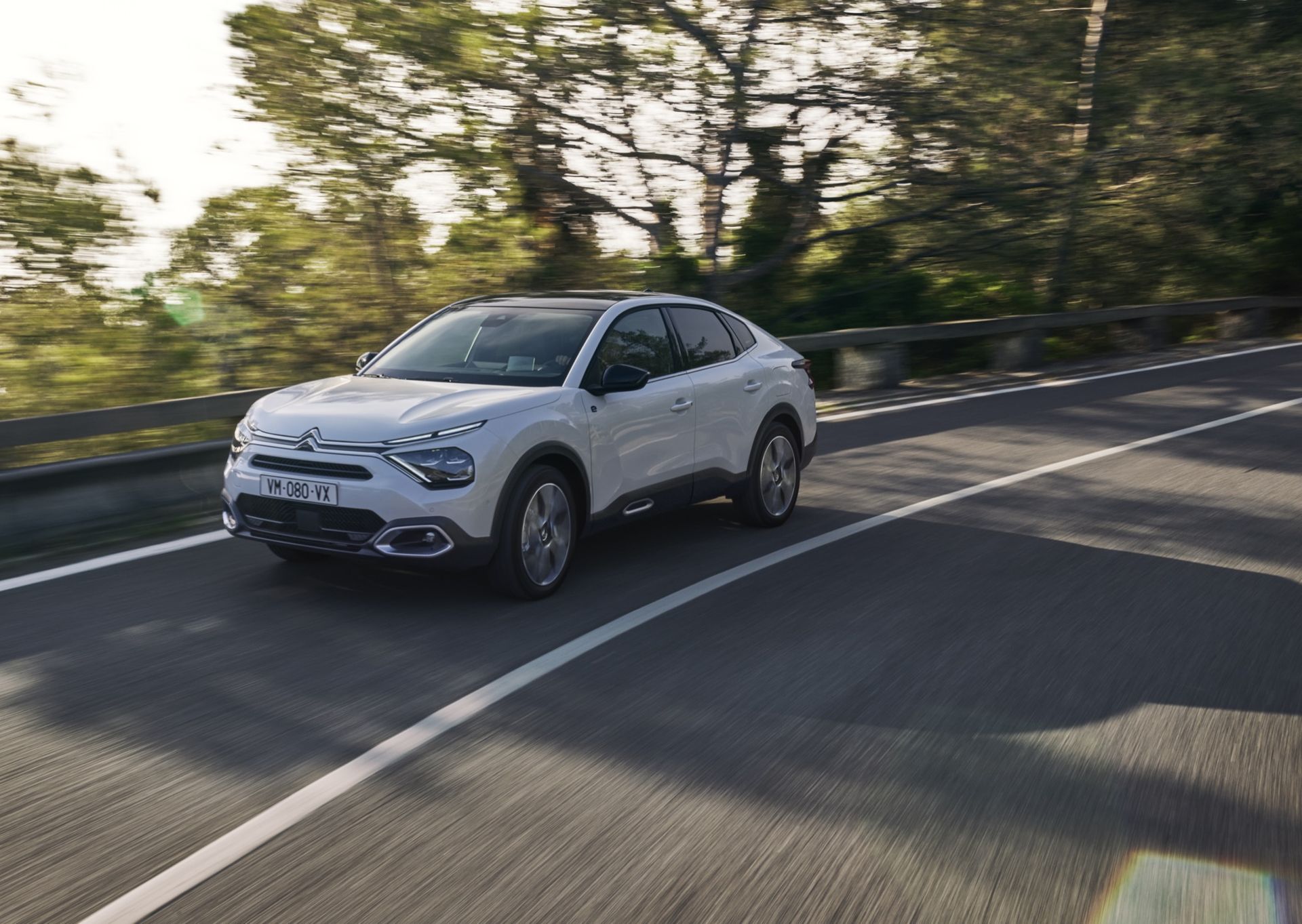 Citroën presenterar C4 X och eldrivna ë-C4 X