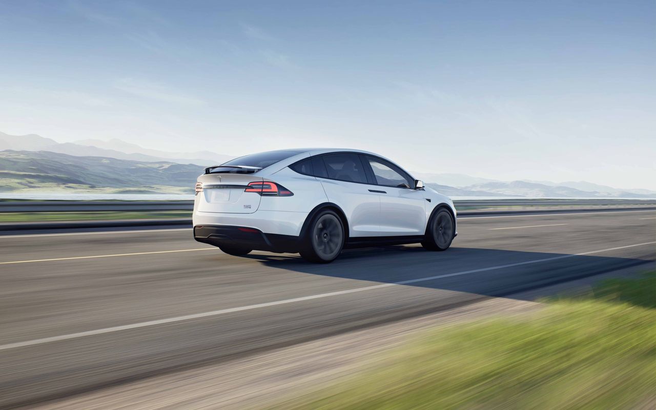 Tesla-bilar skannar nu vägarna för att undvika gropar