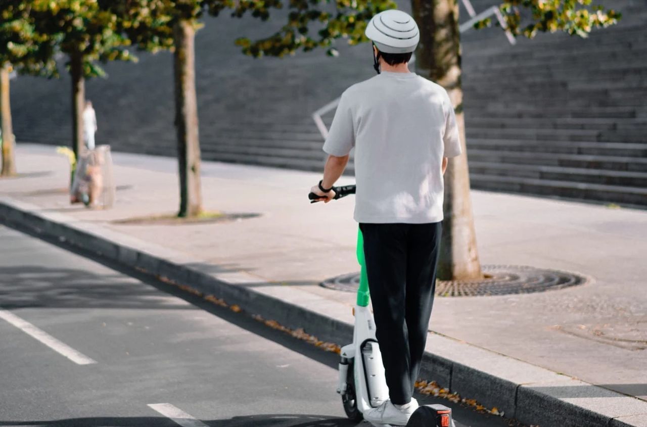 Åker du med elsparkcykel på trottoaren?