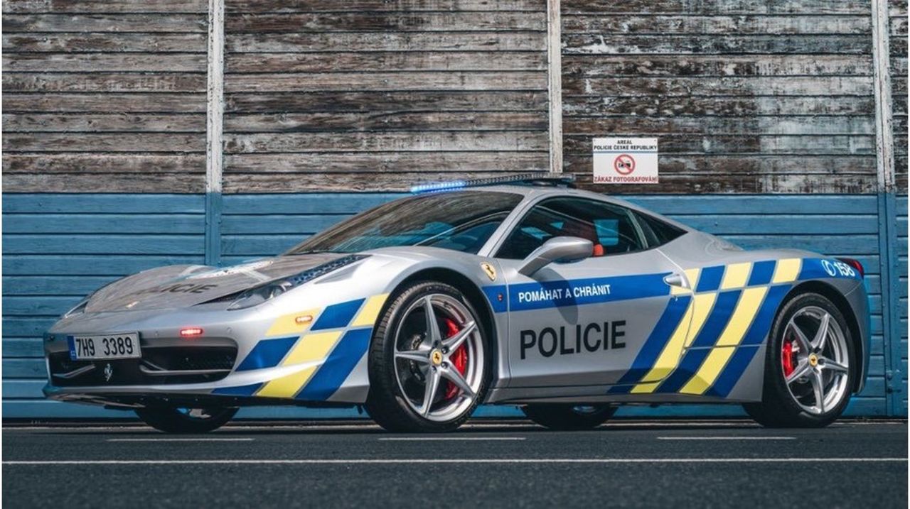 Ferrari 458 Italia blir polisbil i Tjeckien
