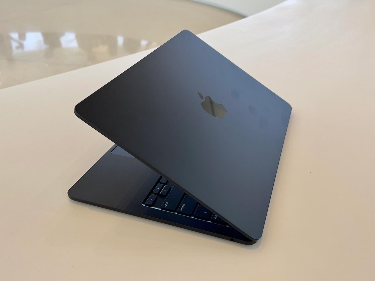 Sista Intel-delen är borta från nya MacBook Air M2