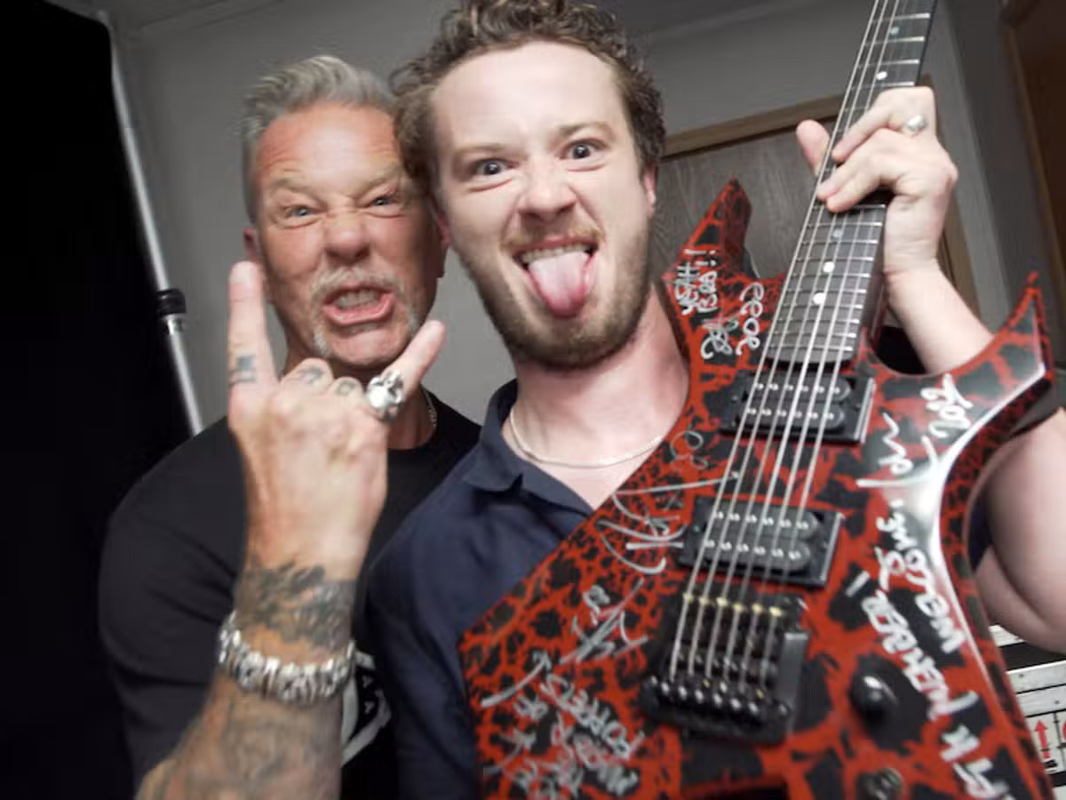 Eddie Munson Tr ffar Metallica Cirkeln Sluten Feber Film TV