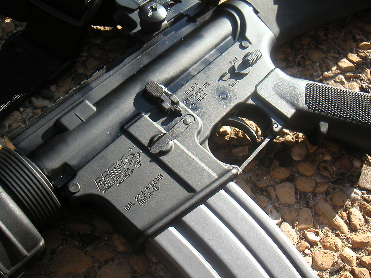 Skoldistrikt placerar masskjutningsvapen i alla skolor