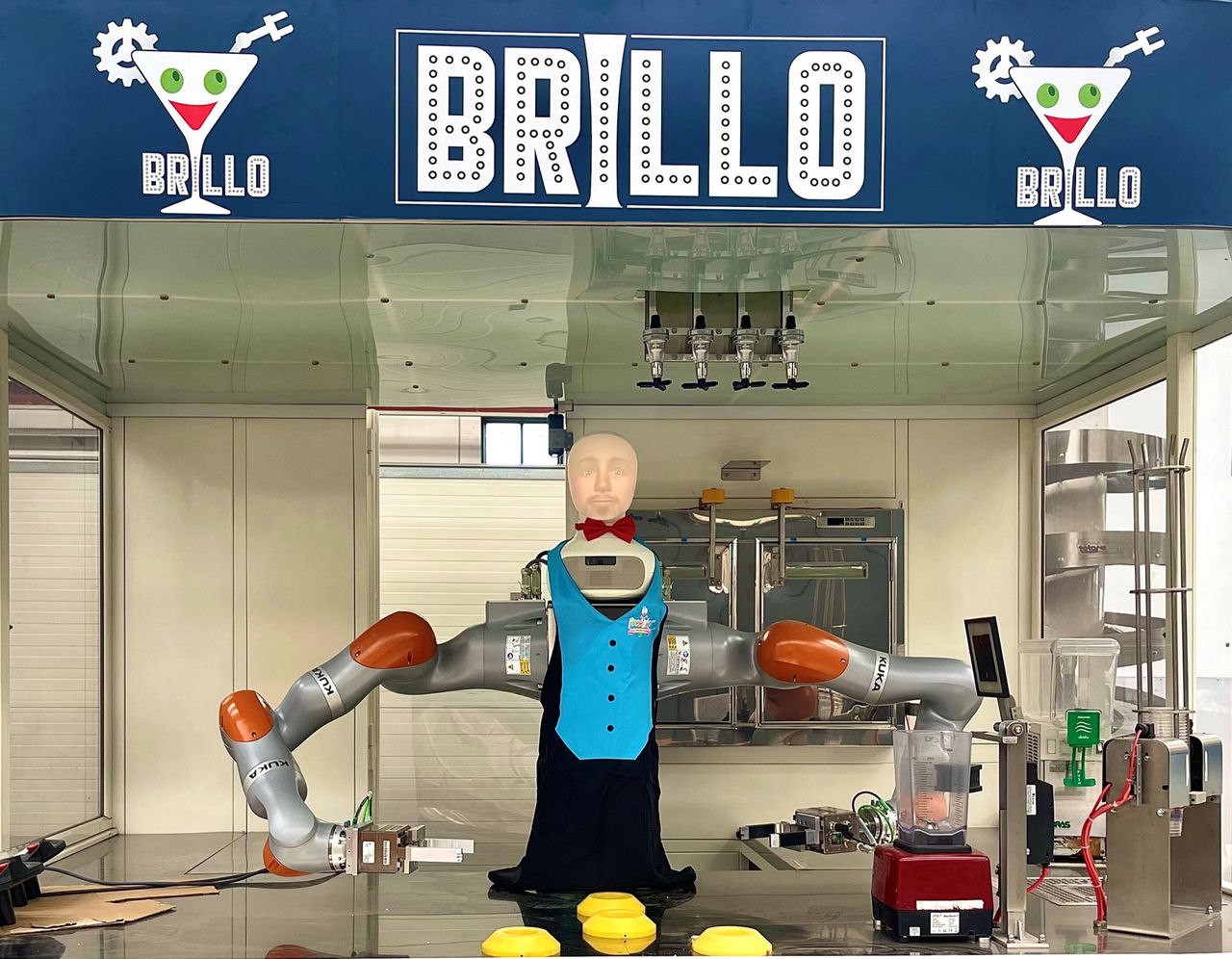 Brillo är en bartenderrobot som lyssnar på sina kunder