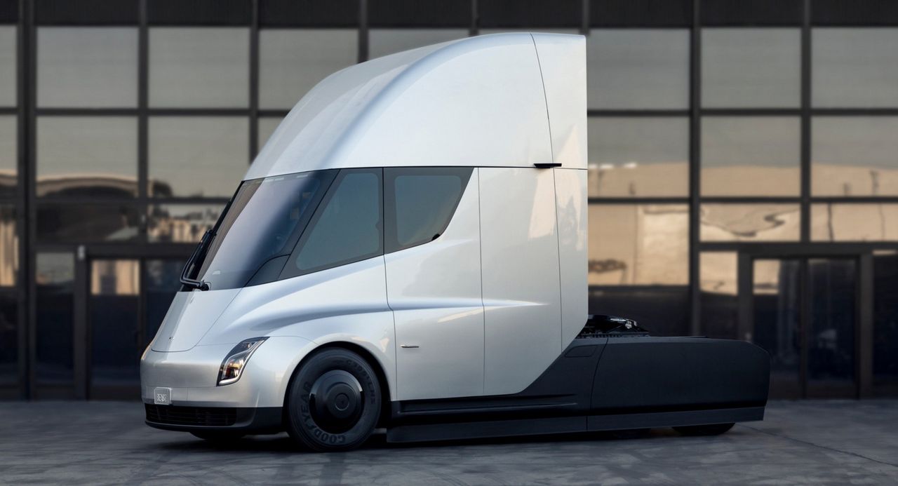 Första Tesla Semi ska levereras i år