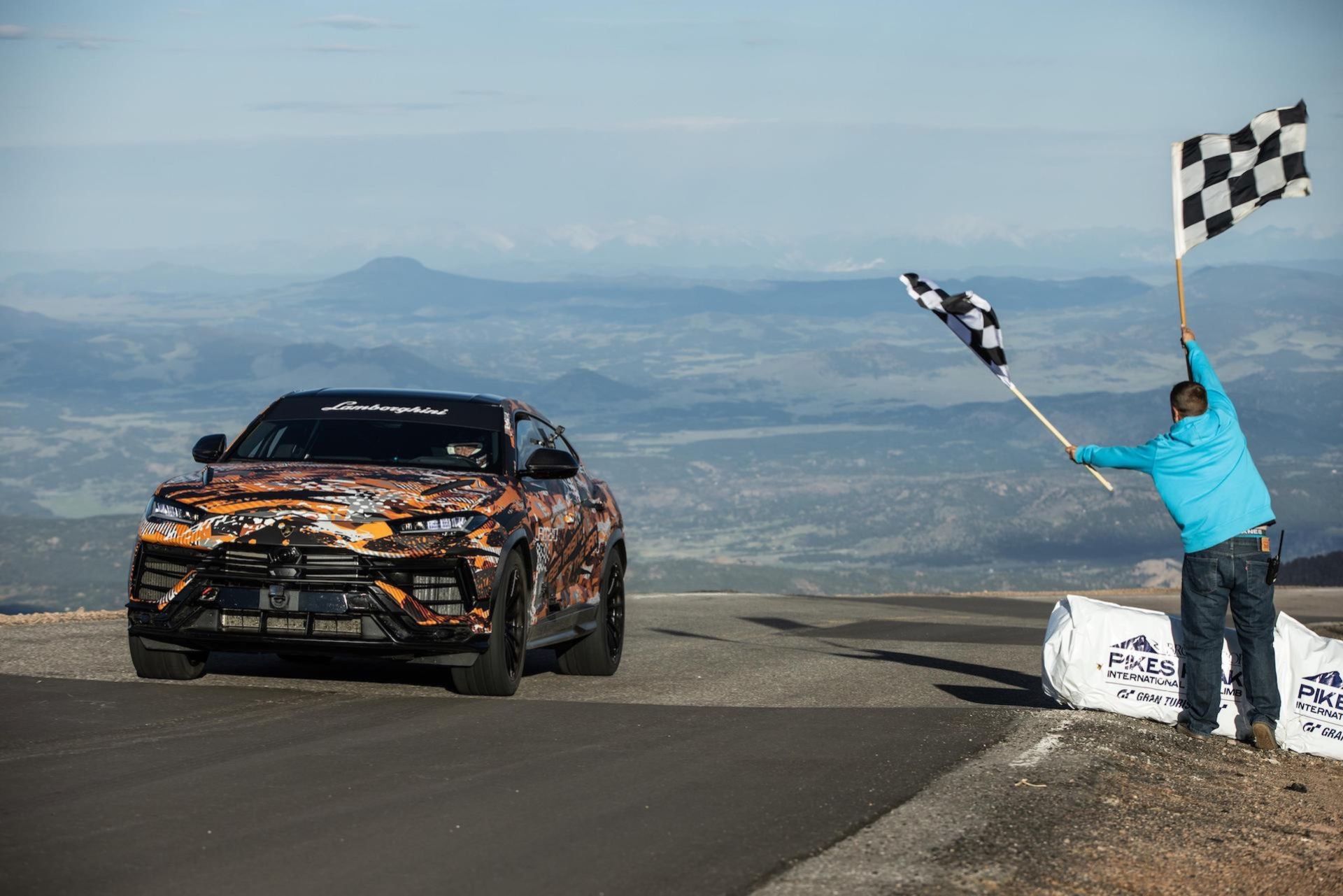 Uppdaterade Lamborghini Urus sätter nytt Pikes Peak-rekord