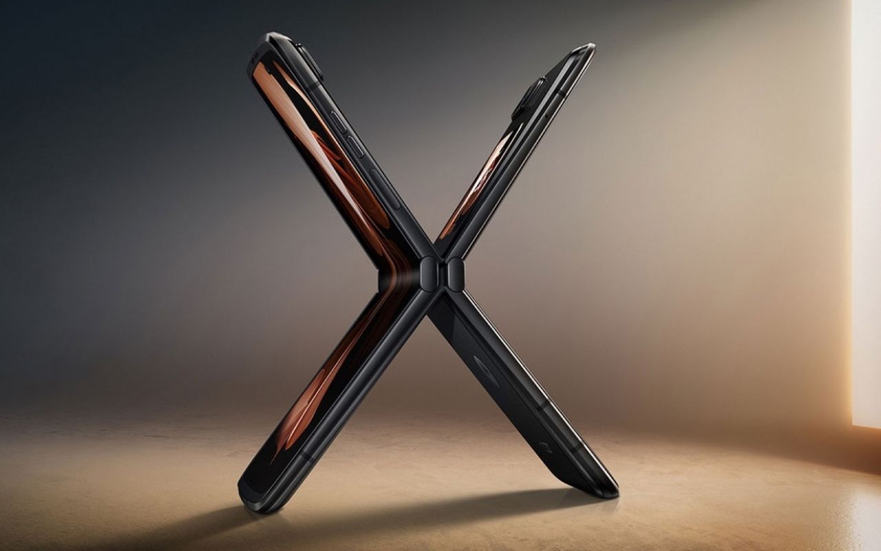 Motorola lanserar nya vikbara Razr