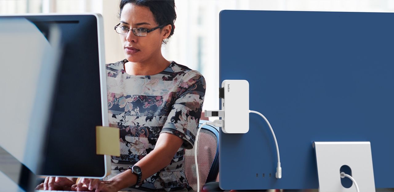 Klistra fast USB-hubben bakom din iMac