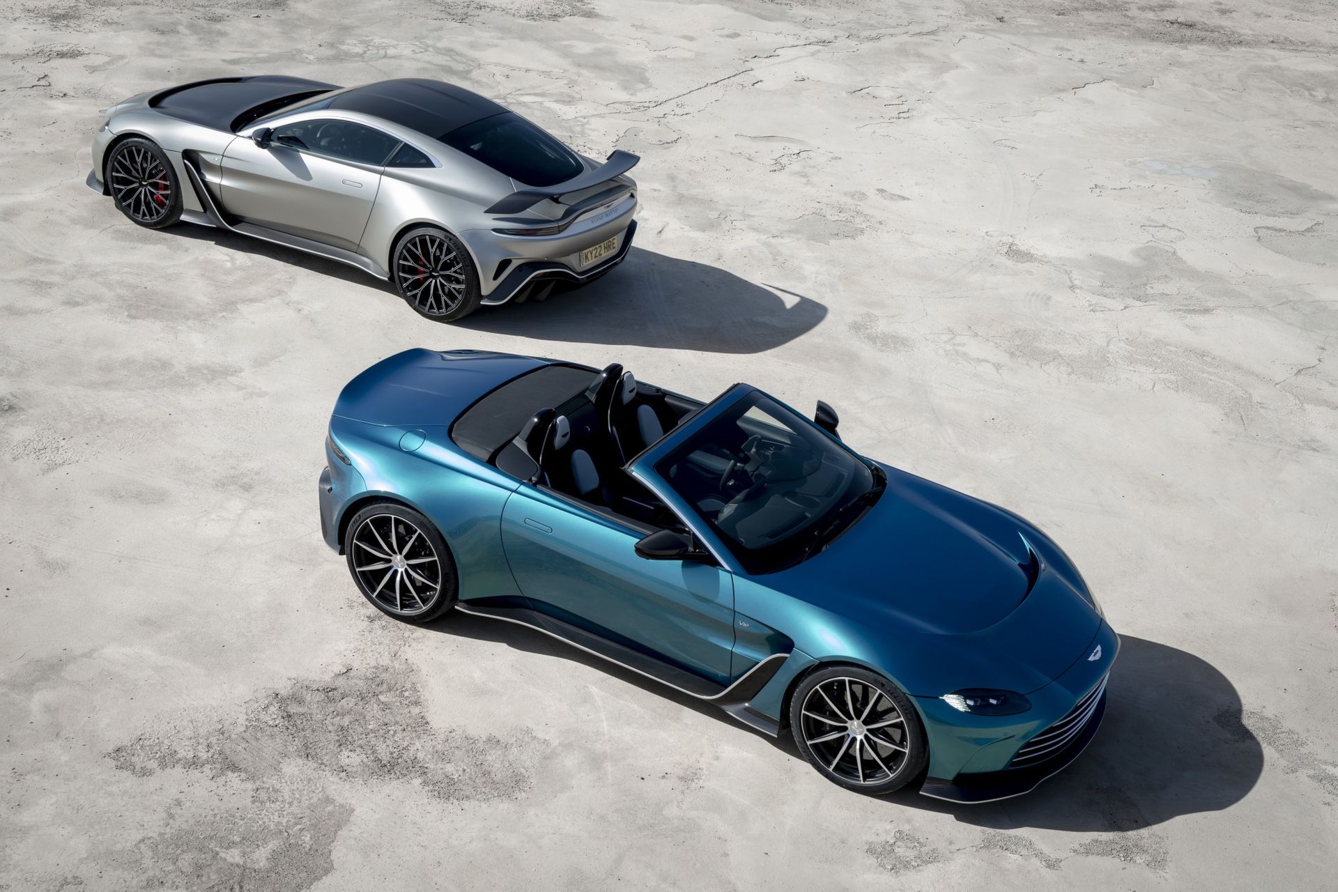 Aston Martin visar nya V12 Vantage Roadster