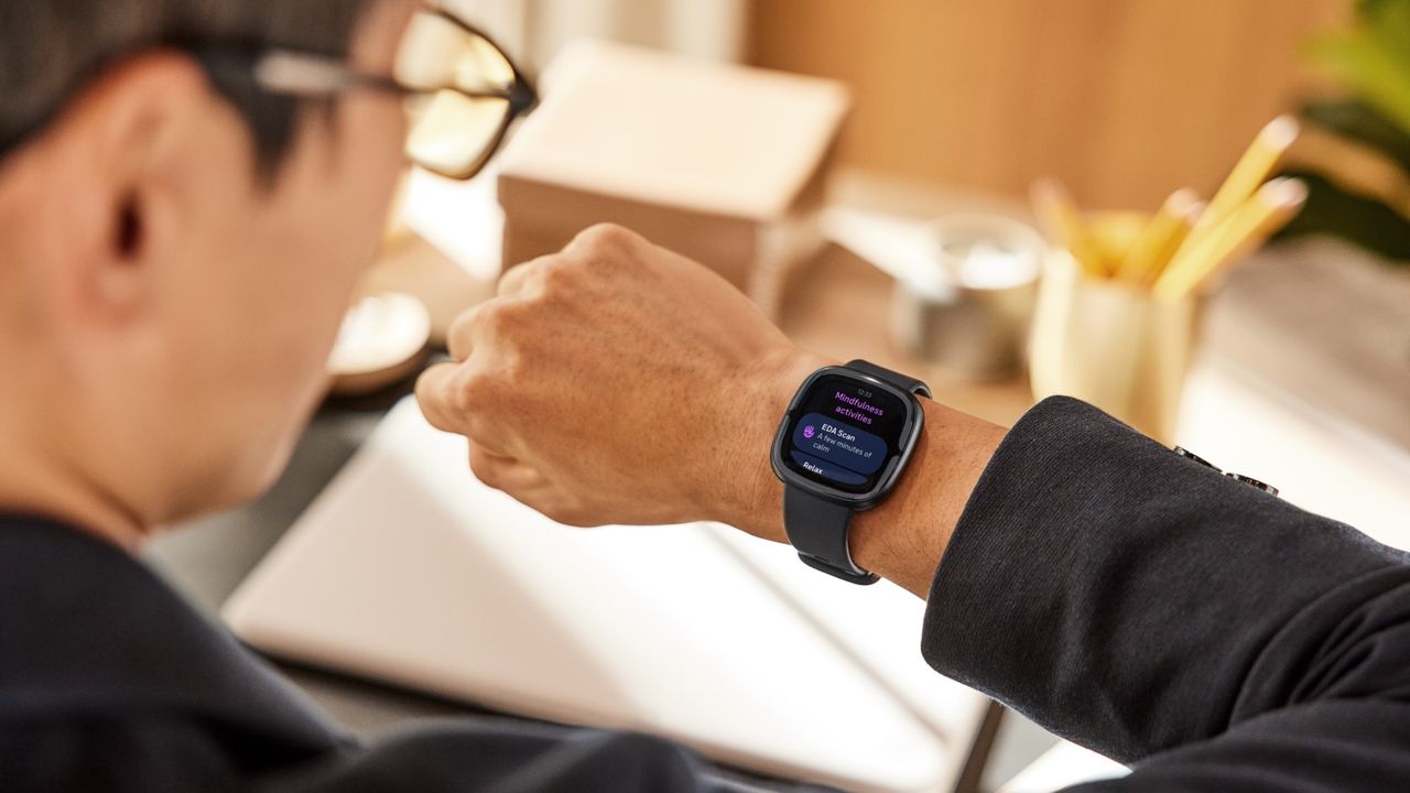 Fitbit lanserar Sense 2 och Versa 4