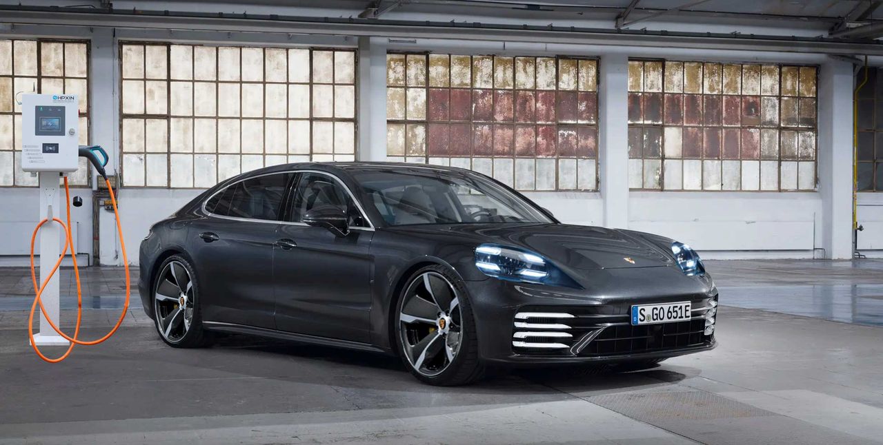 Eldriven Porsche Panamera är på väg