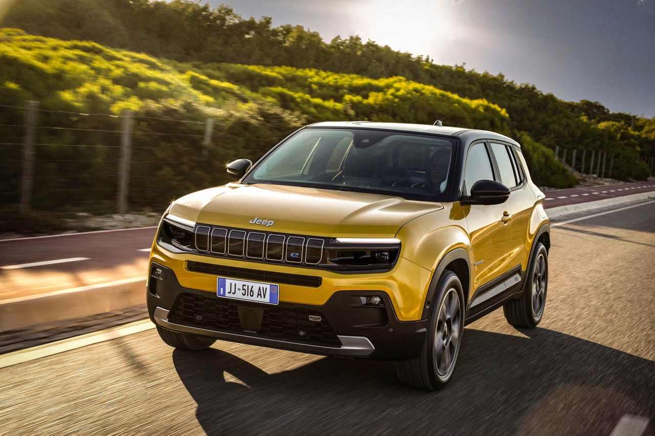 Jeep visar eldrivna Avenger