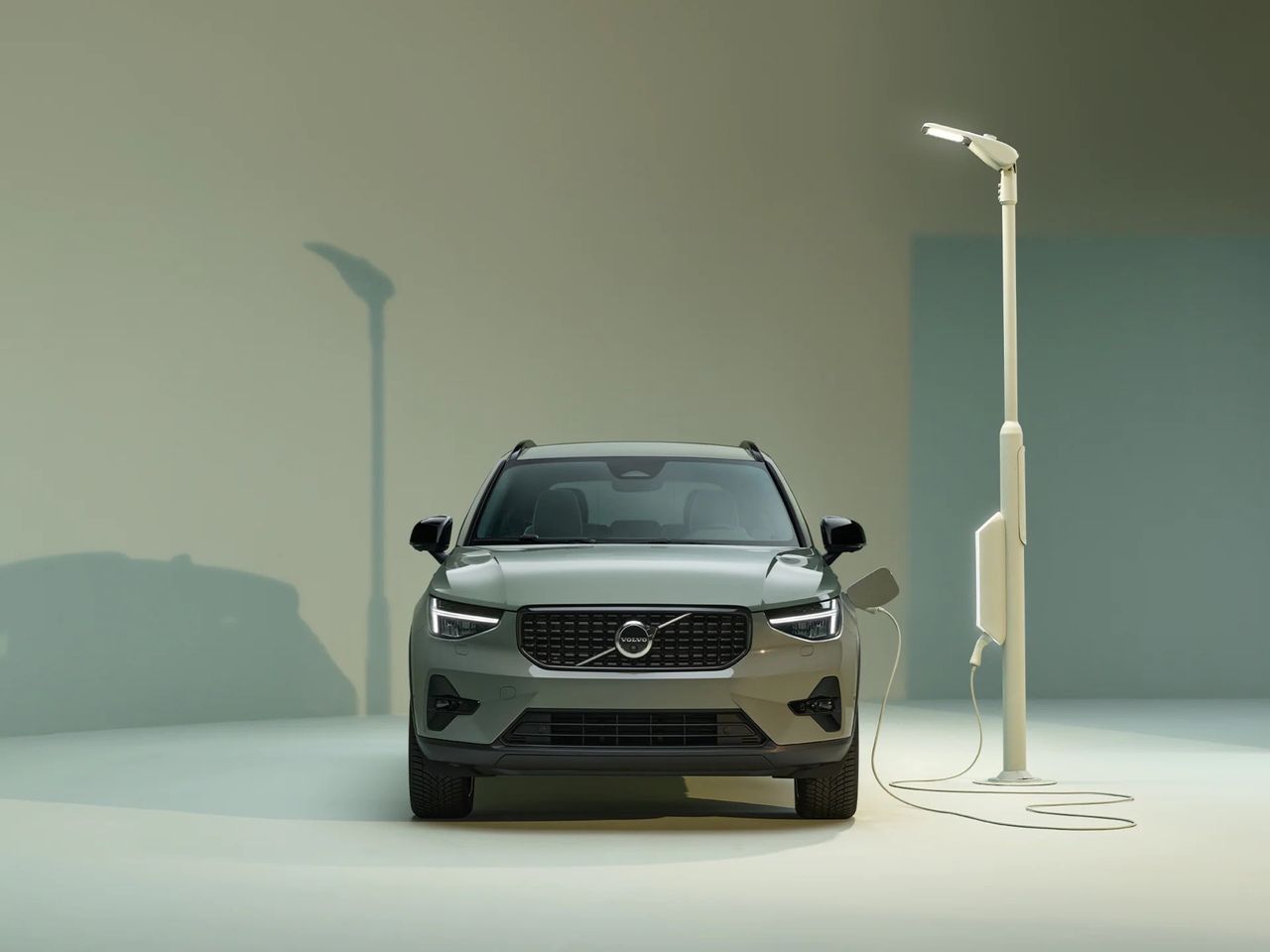 Volvo säljer nu bara nya elbilar och laddhybrider i Danmark
