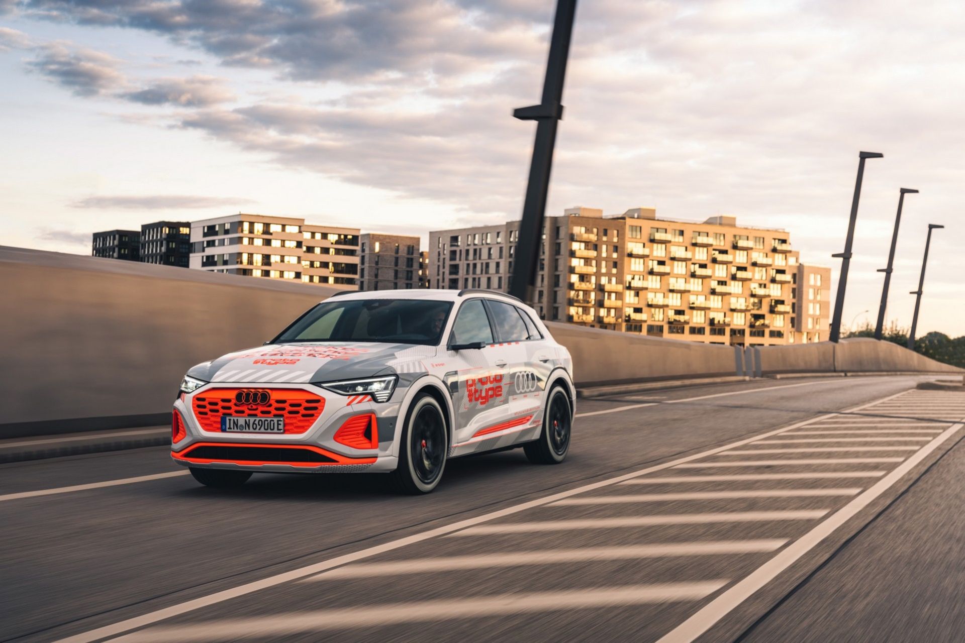 Audi smygvisar faceliftad e-tron
