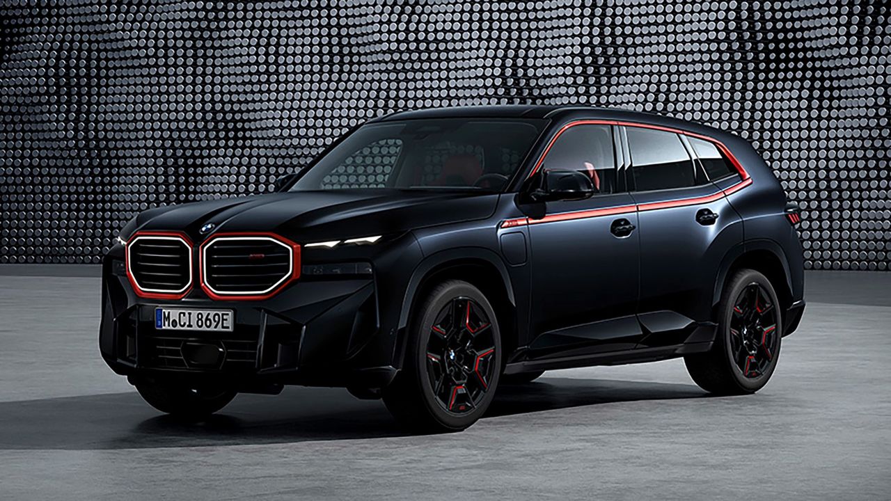 BMW visar bild på XM Label Red