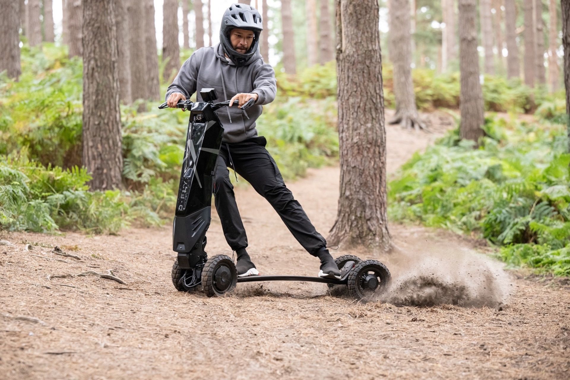 D-Flys fyrhjuliga elscooter snart klar för leverans