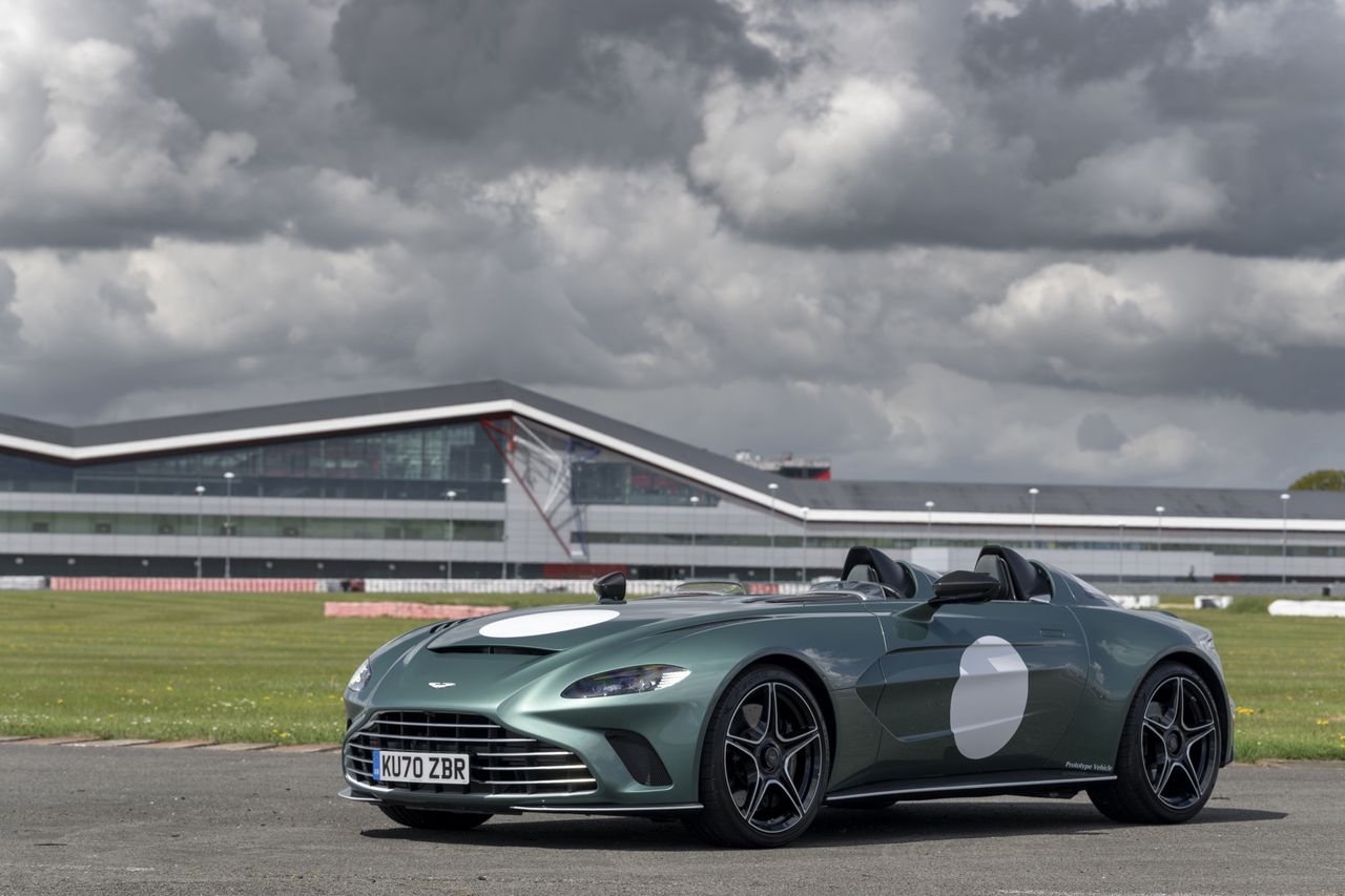 Geely köper aktier i Aston Martin Lagonda