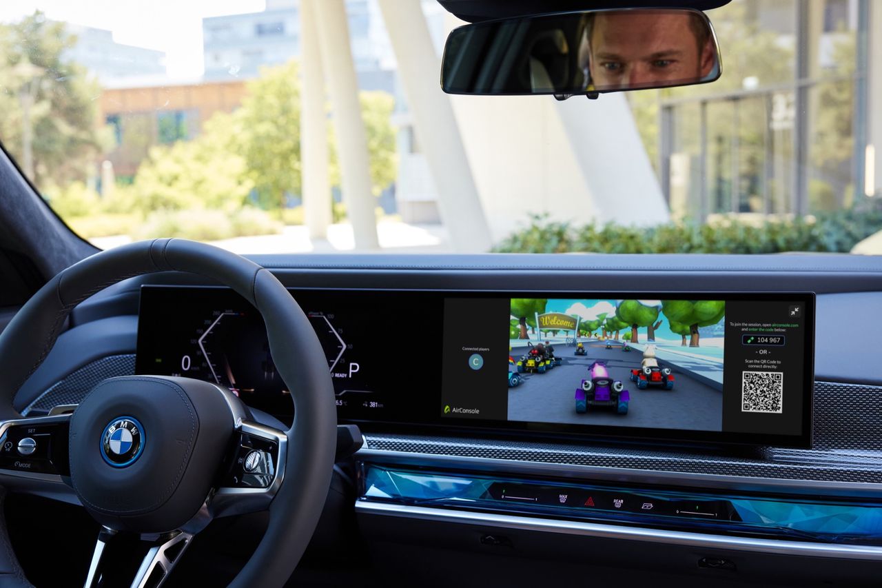 BMW börjar också med spel i sina bilar